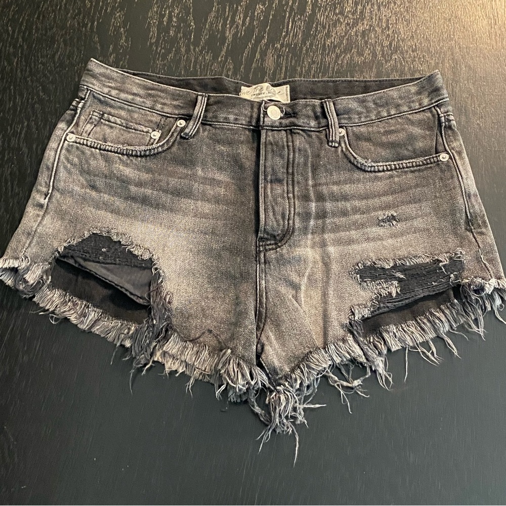 Free people size 29 Women's Distressed Black Denim Shorts - Picture 2 of 13